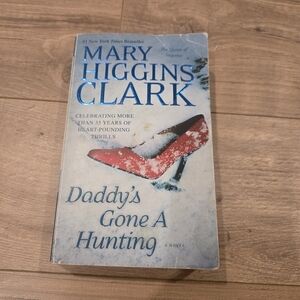 Mary Higgins Clark Book - Daddy's Gone A Hunting Bestseller Mystery Novel 2013